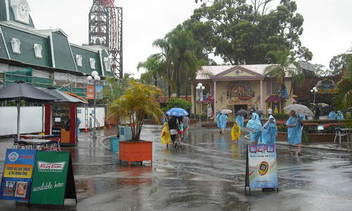Gold Coast theme parks closed today due to rain