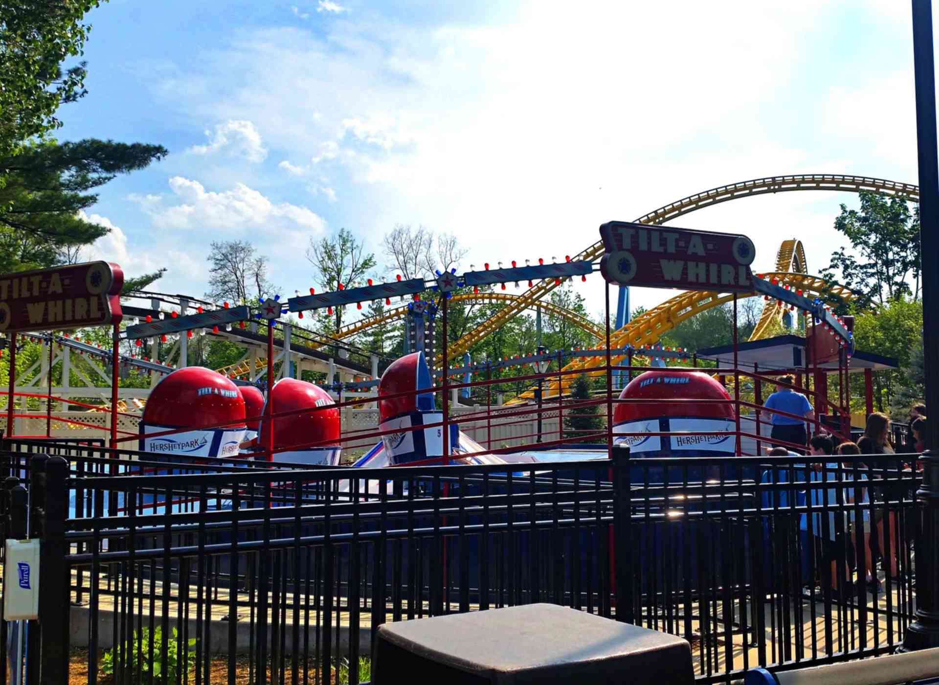 TiltAWhirl Flat Ride at Hersheypark Parkz Theme Parks