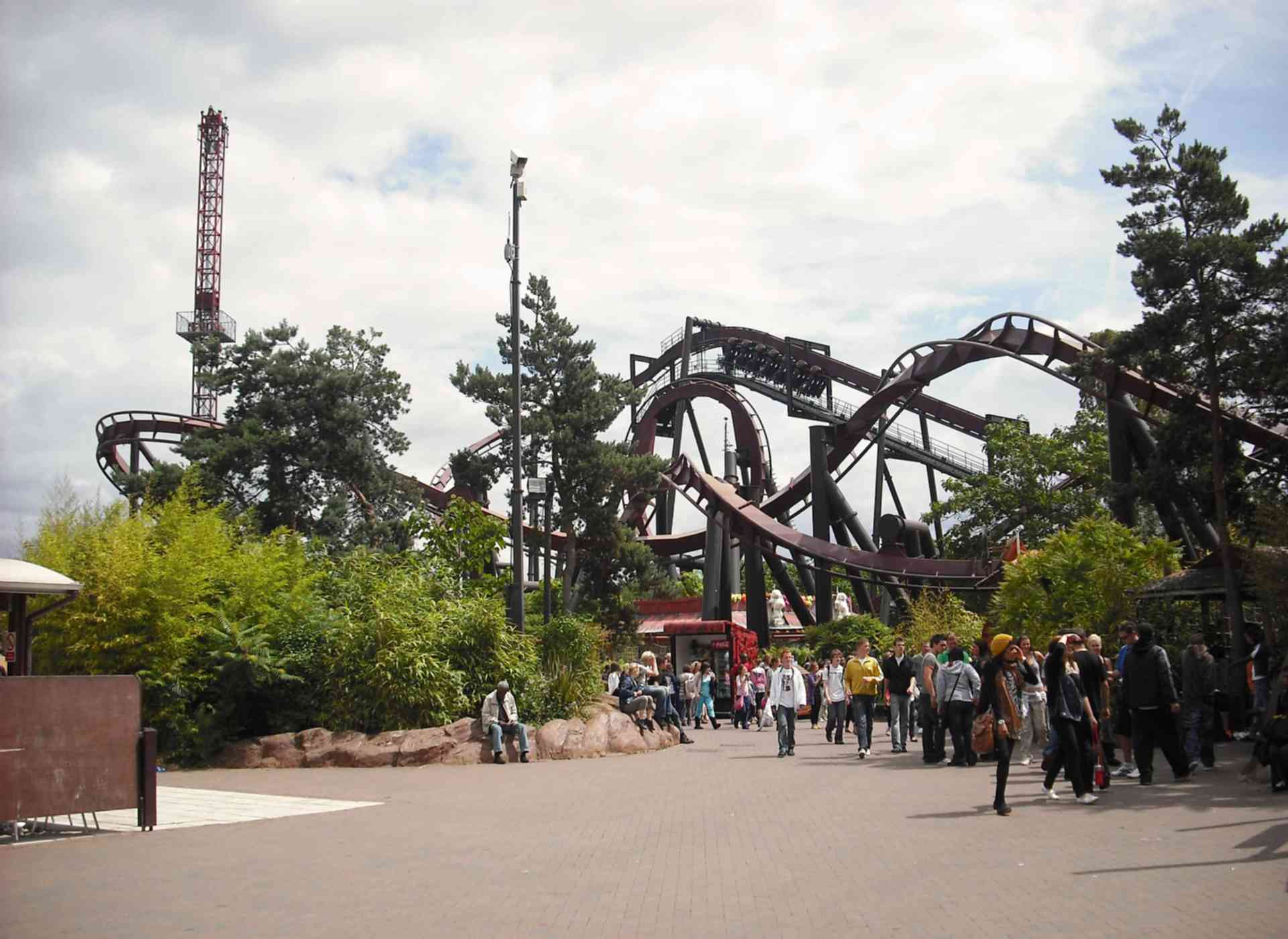 Nemesis Inferno Roller Coaster At Thorpe Park Parkz Theme Parks 