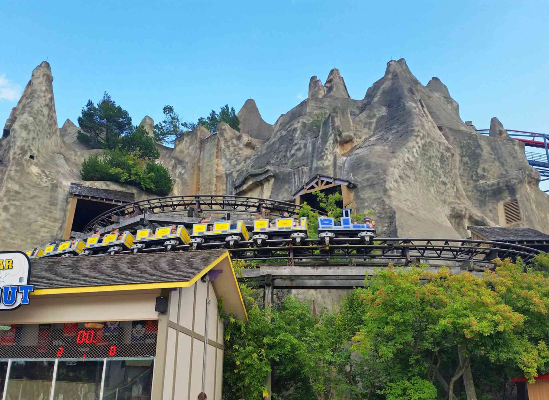 Thunder Run Roller coaster at Canada's Wonderland Parkz Theme Parks