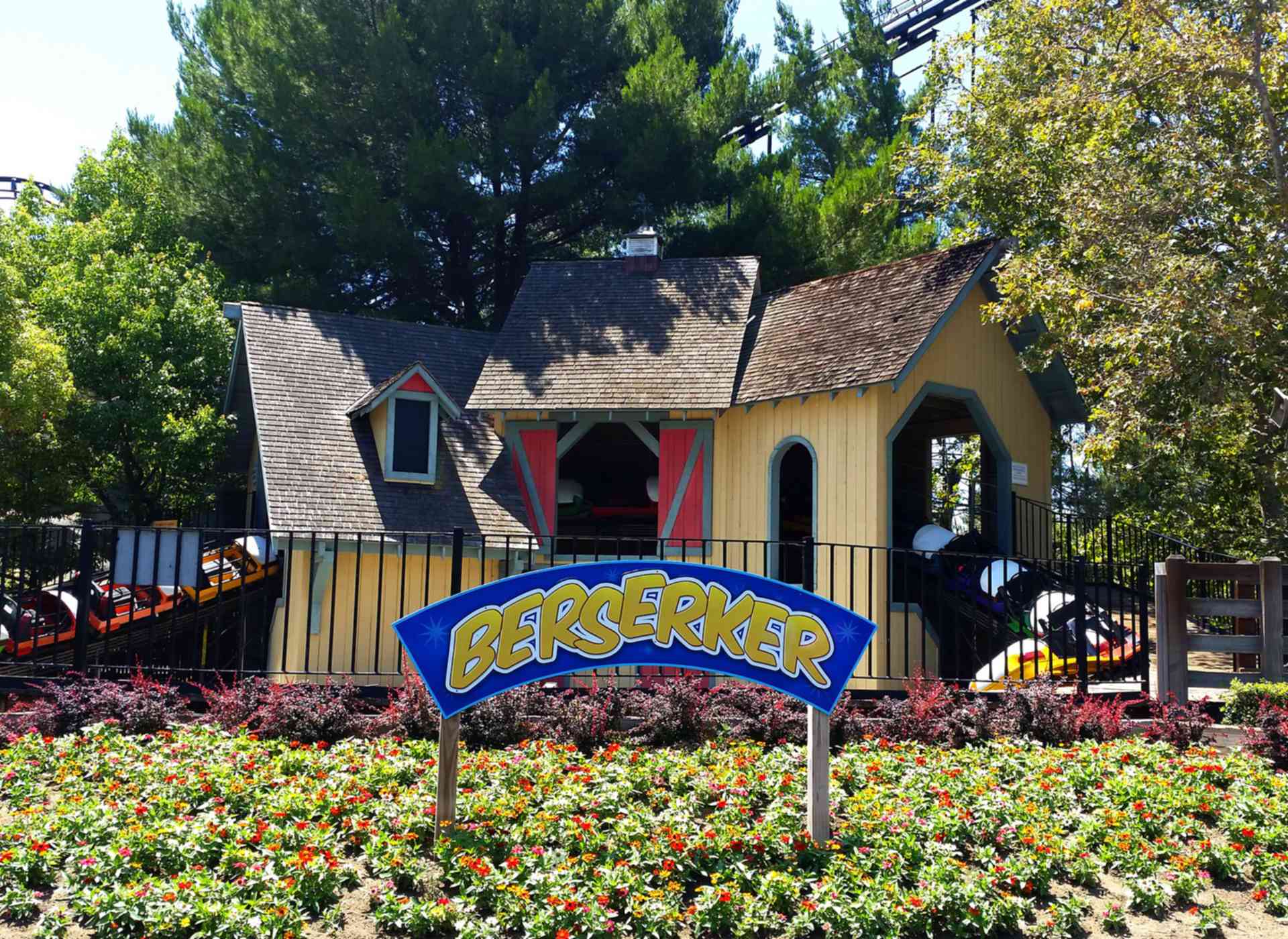 Berserker | Flat Ride at California's Great America | Parkz