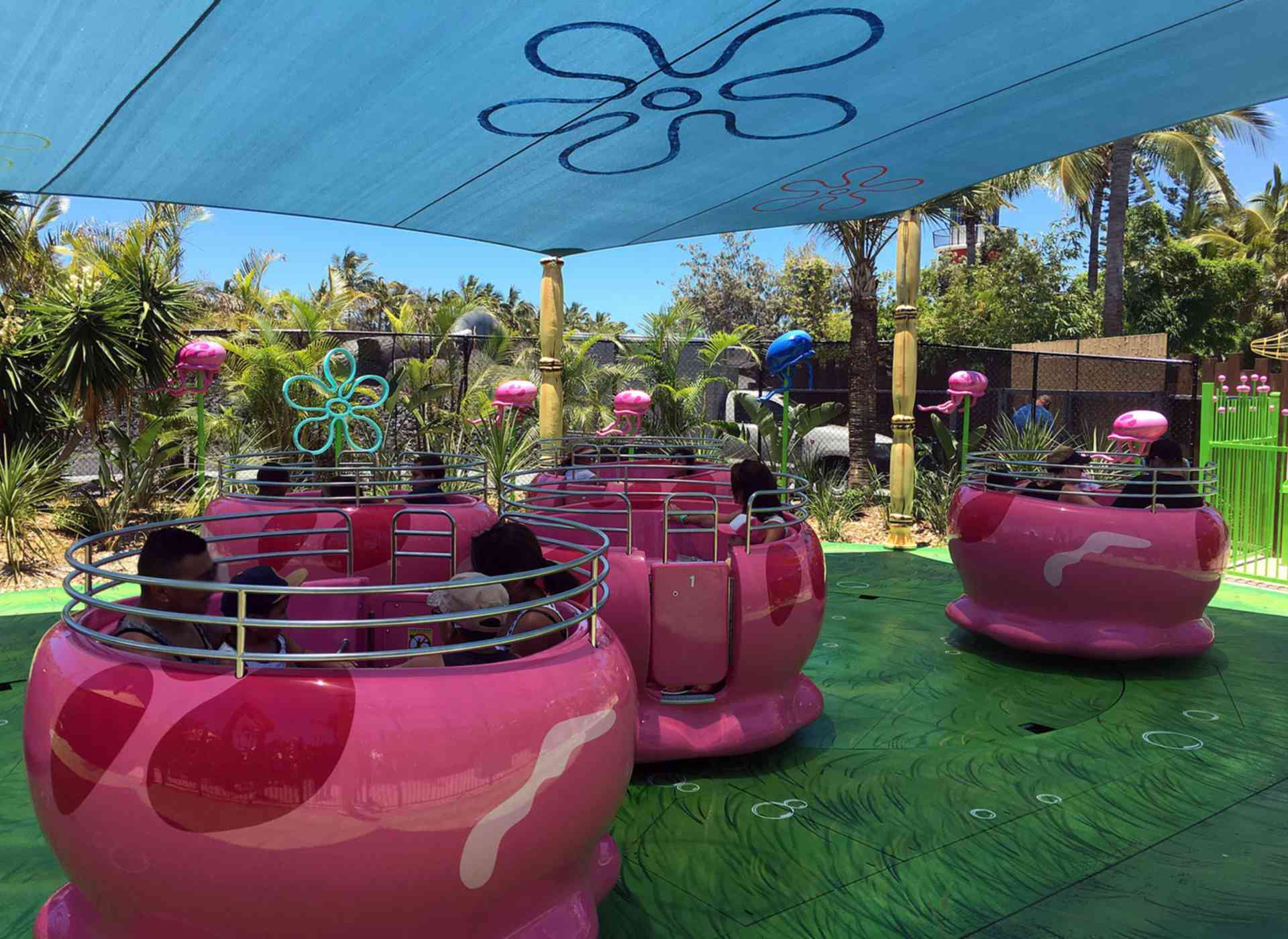 Patrick's Jellyfish Frenzy | Flat ride at Sea World | Parkz - Theme Parks