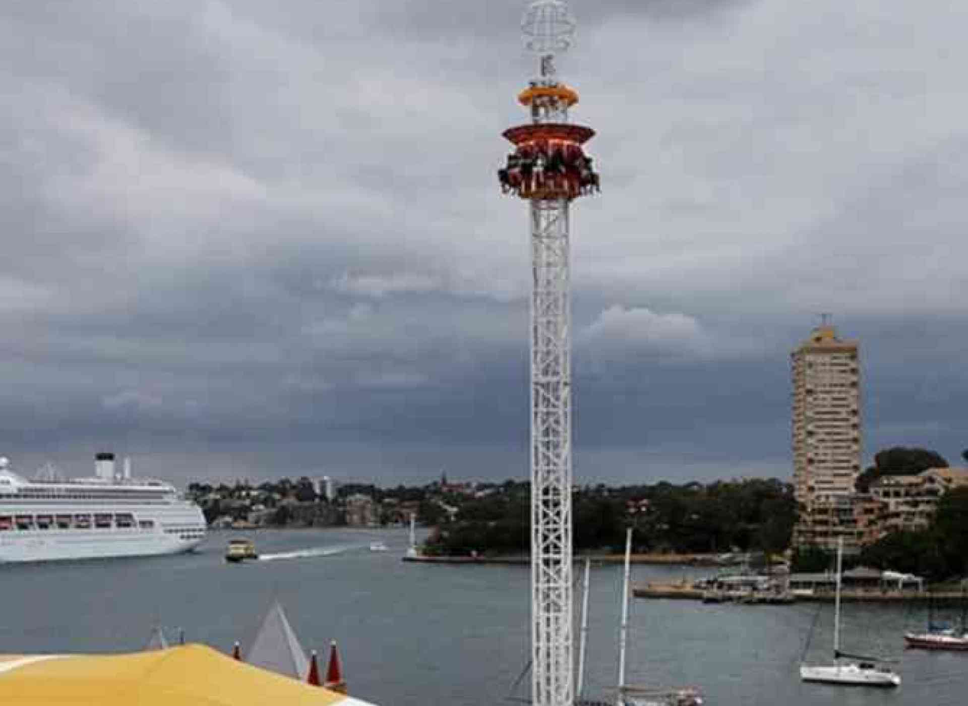 Hair Raiser | Flat Ride at Luna Park | Parkz - Theme Parks