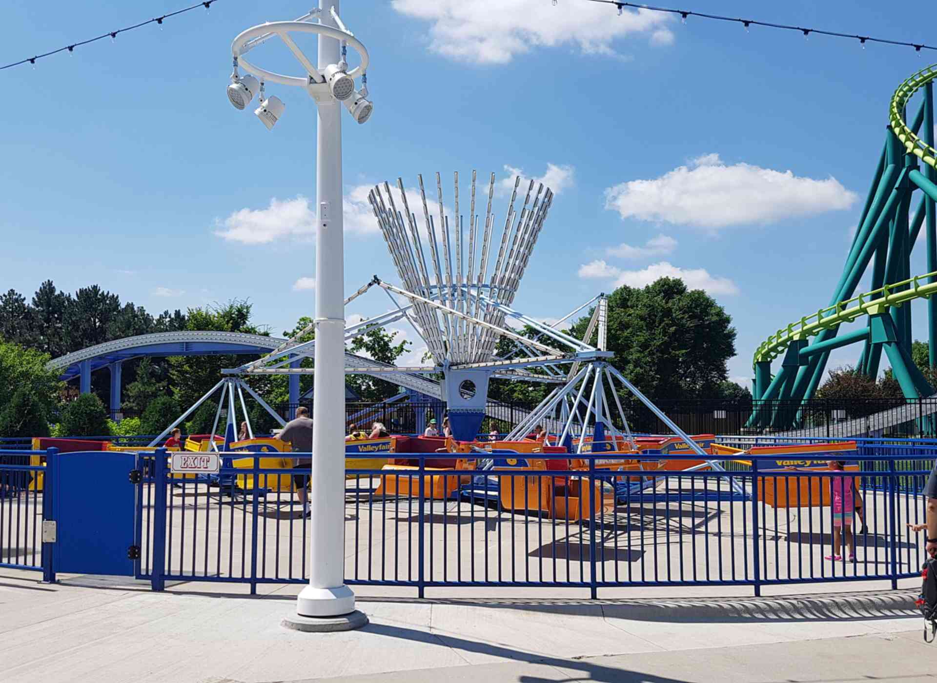 Scrambler Flat Ride At Valleyfair Parkz Theme Parks