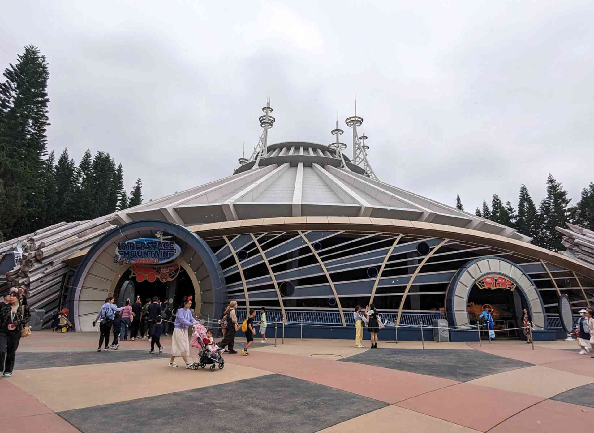 Space Mountain | Roller Coaster at Hong Kong Disneyland | Parkz - Theme