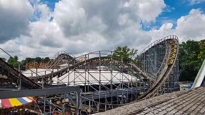 Cornball Express | Roller Coaster at Indiana Beach | Parkz - Theme Parks