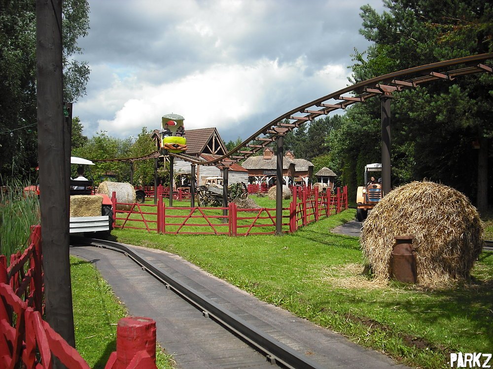 Old MacDonald's Tractor Ride | Flat Ride at Alton Towers | Parkz