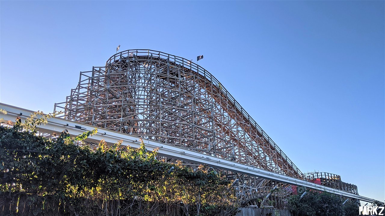 The Parkz Update: Sea World's dormant beast: up close with the Leviathan  wooden roller coaster